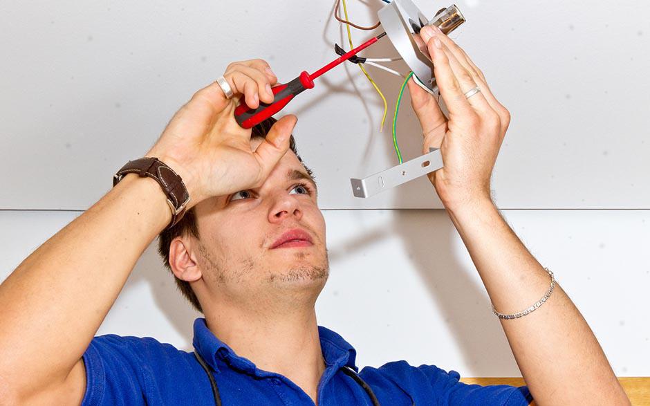 cherche électricien Paris 14