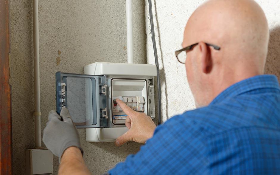 cherche électricien Paris 14